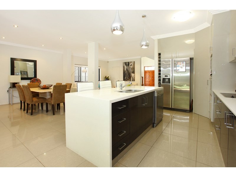 10 Meron Street, Southport QLD 4215