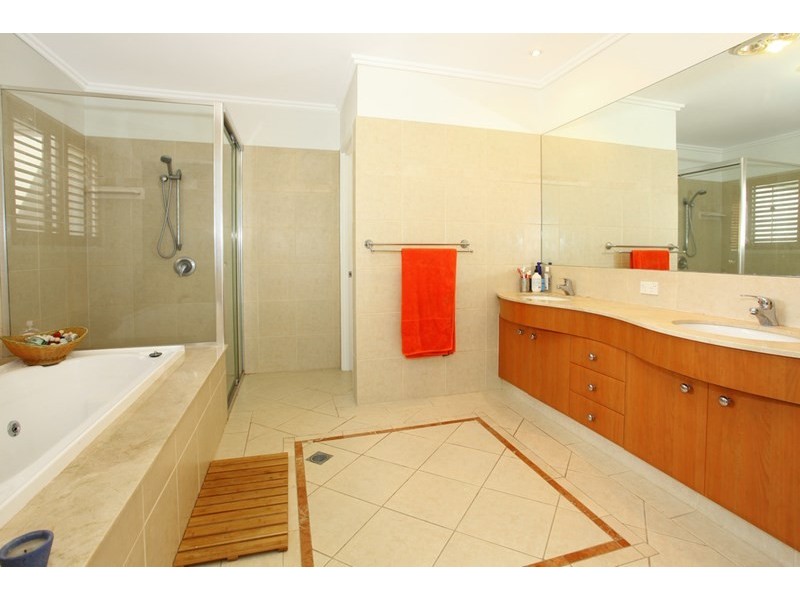 10 Meron Street, Southport QLD 4215