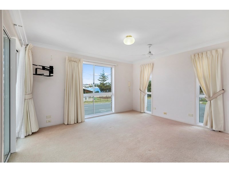 1/64 The Esplanade, Paradise Point QLD 4216