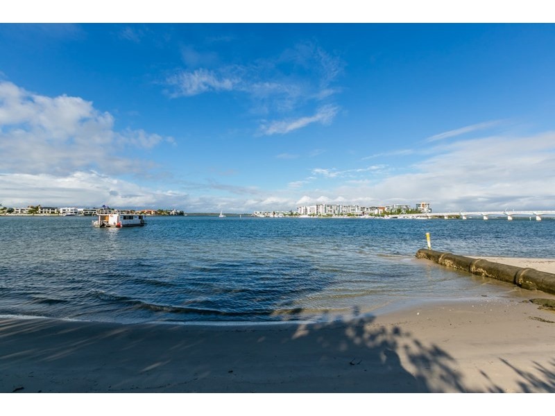 1/64 The Esplanade, Paradise Point QLD 4216