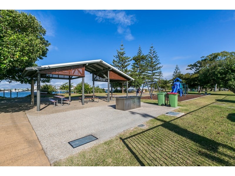 1/64 The Esplanade, Paradise Point QLD 4216