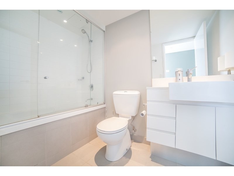 23207/5 Lawson Street, Southport QLD 4215