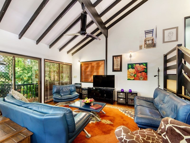 4 The Crescent, Ashmore QLD 4214