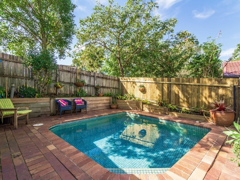 4 The Crescent, Ashmore QLD 4214