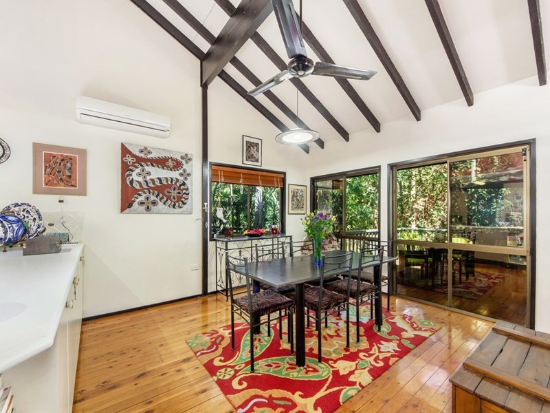 4 The Crescent, Ashmore QLD 4214