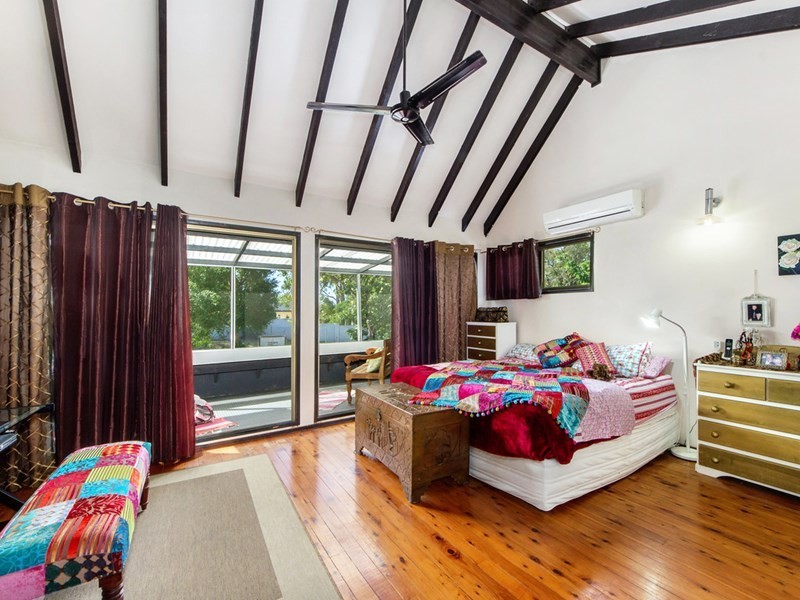 4 The Crescent, Ashmore QLD 4214