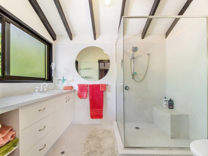 4 The Crescent, Ashmore QLD 4214