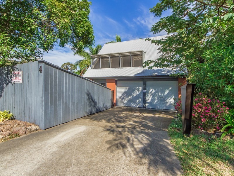 4 The Crescent, Ashmore QLD 4214