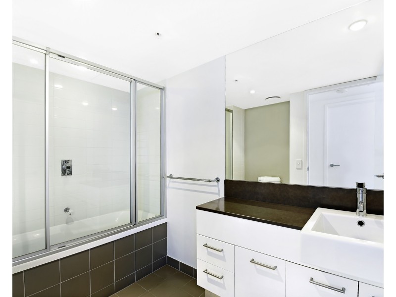 1142/56 Scarborough Street, Southport QLD 4215