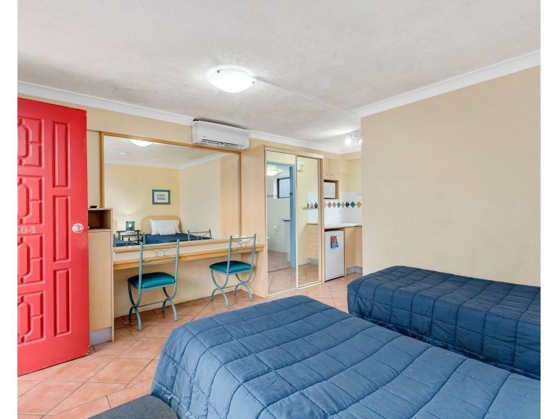 105/132 Marine Parade, Southport QLD 4215