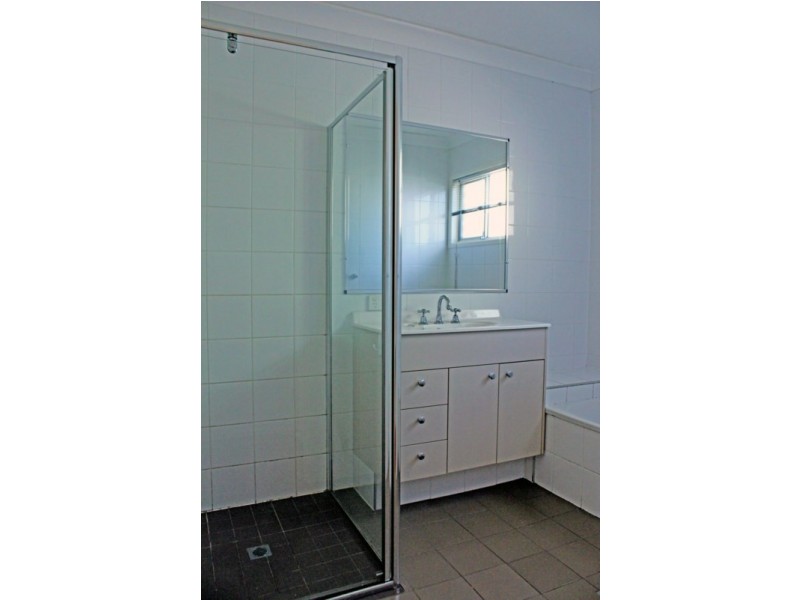 6 Melinda Street, Southport QLD 4215