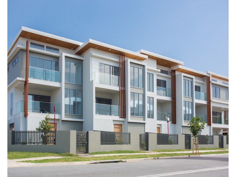 Units 1-6/18 Lenneberg Street, Southport QLD 4215