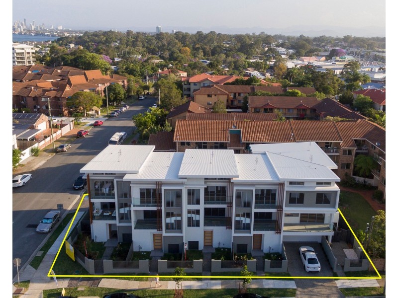 Units 1-6/18 Lenneberg Street, Southport QLD 4215