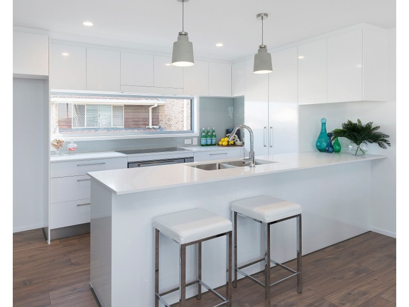 Units 1-6/18 Lenneberg Street, Southport QLD 4215