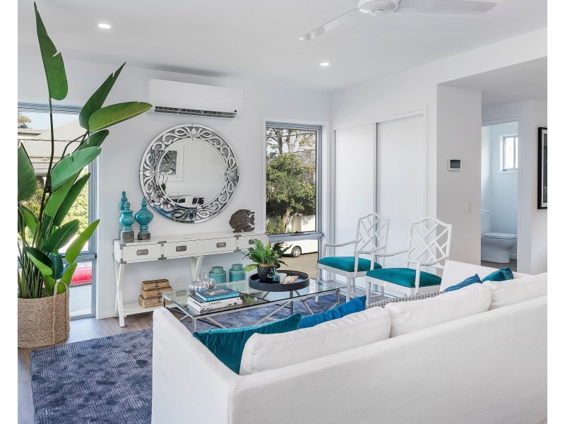 Units 1-6/18 Lenneberg Street, Southport QLD 4215
