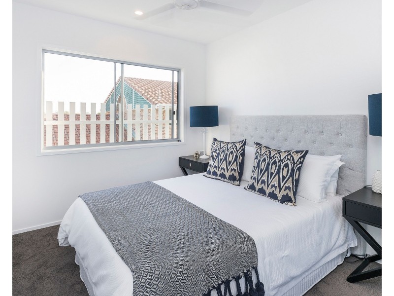 Units 1-6/18 Lenneberg Street, Southport QLD 4215
