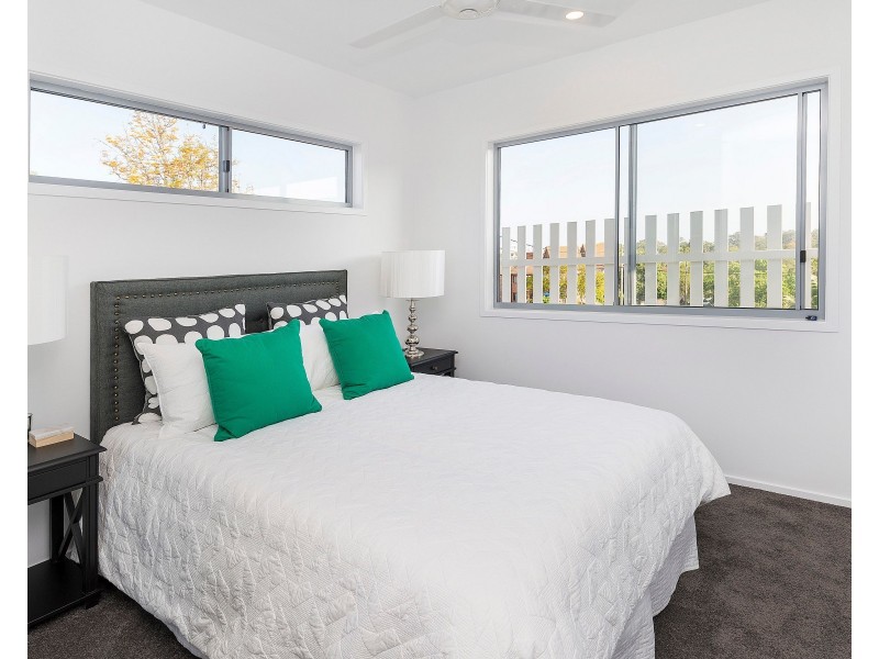 Units 1-6/18 Lenneberg Street, Southport QLD 4215