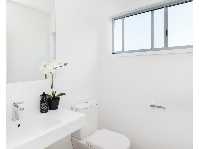 Units 1-6/18 Lenneberg Street, Southport QLD 4215