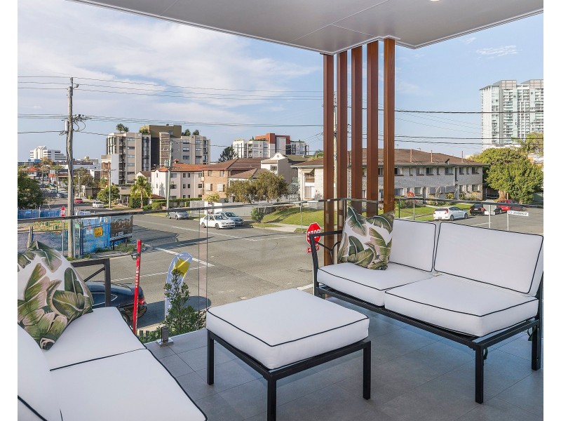 Units 1-6/18 Lenneberg Street, Southport QLD 4215