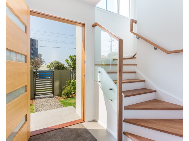 Units 1-6/18 Lenneberg Street, Southport QLD 4215