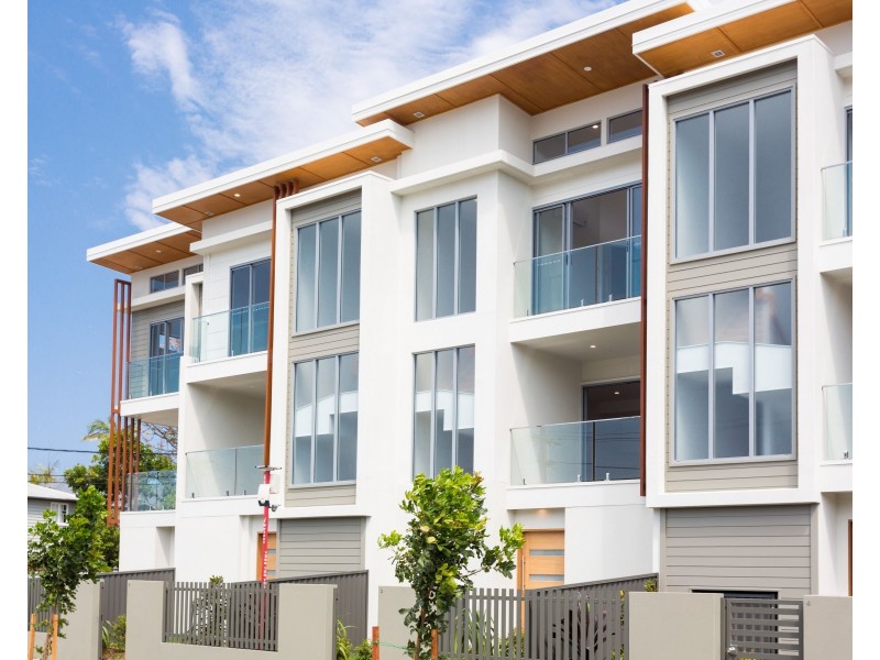 Units 1-6/18 Lenneberg Street, Southport QLD 4215