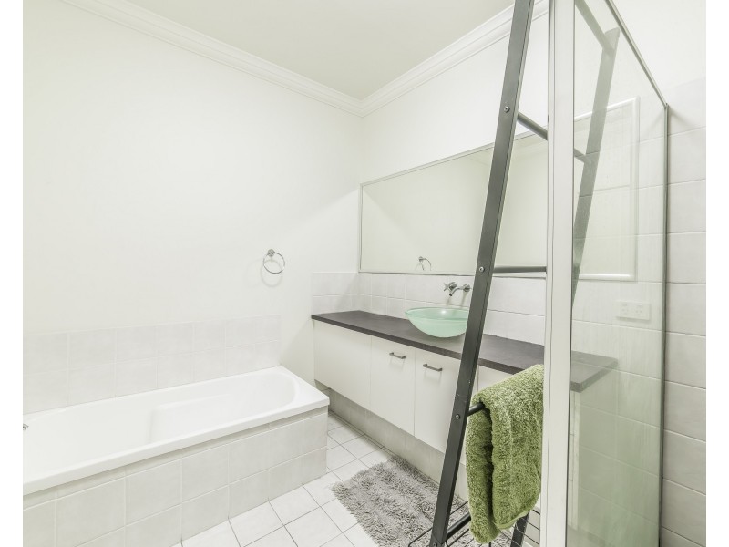 1/38 Government Road, Labrador QLD 4215