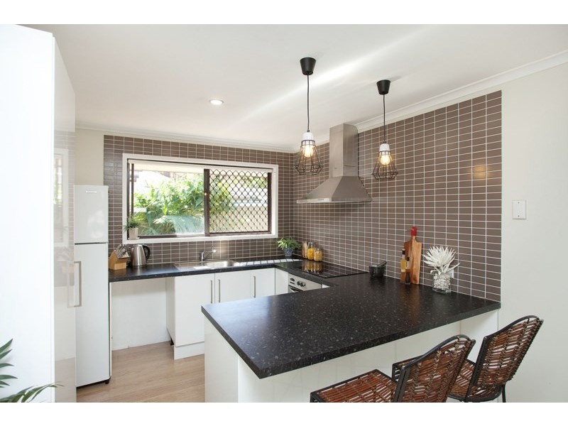 2/8 Telopea Street, Labrador QLD 4215