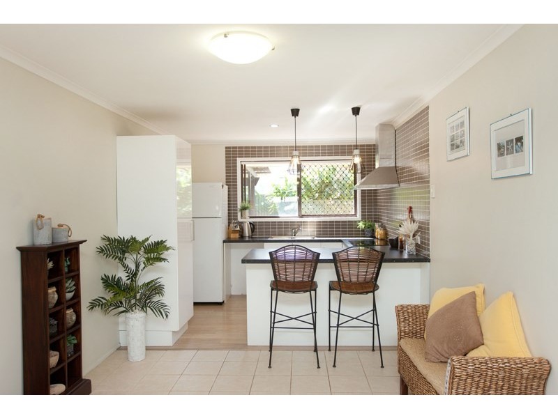 2/8 Telopea Street, Labrador QLD 4215