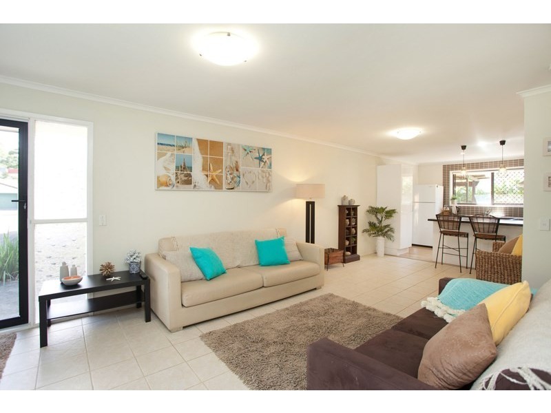 2/8 Telopea Street, Labrador QLD 4215