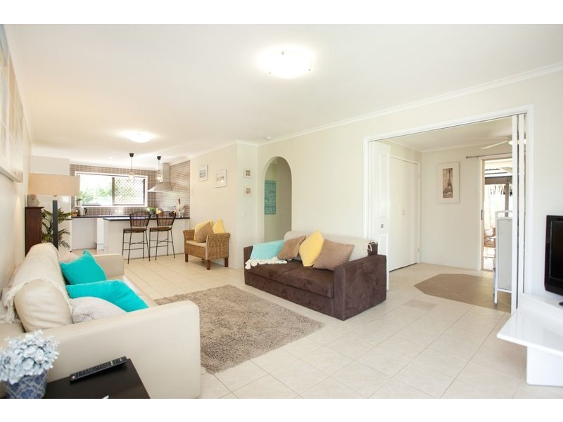2/8 Telopea Street, Labrador QLD 4215