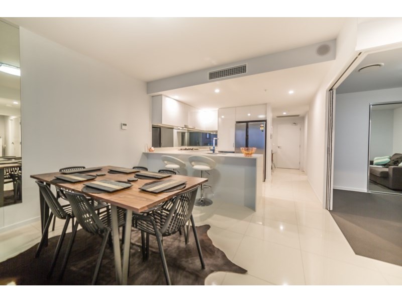 21204/5 Harbour Side Court, Biggera Waters QLD 4216