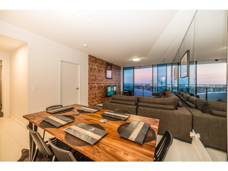 21204/5 Harbour Side Court, Biggera Waters QLD 4216