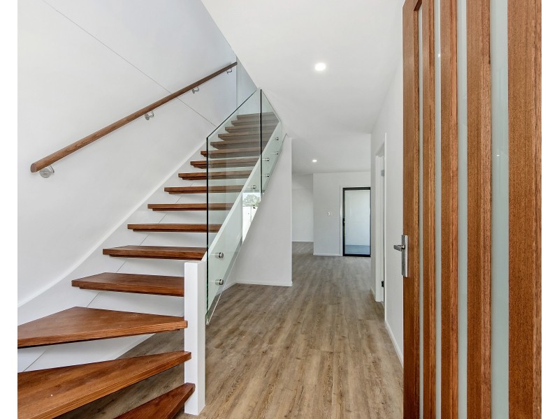 1+2/24 Barnard Street, Biggera Waters QLD 4216