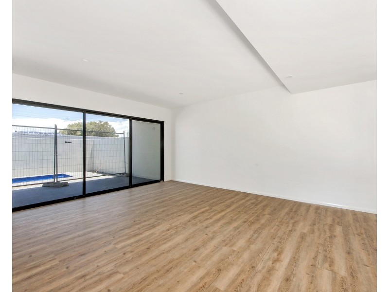 1+2/24 Barnard Street, Biggera Waters QLD 4216
