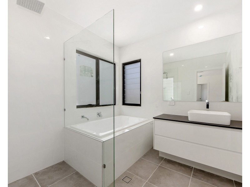 1+2/24 Barnard Street, Biggera Waters QLD 4216