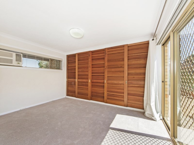 17 Clare Street, Southport QLD 4215