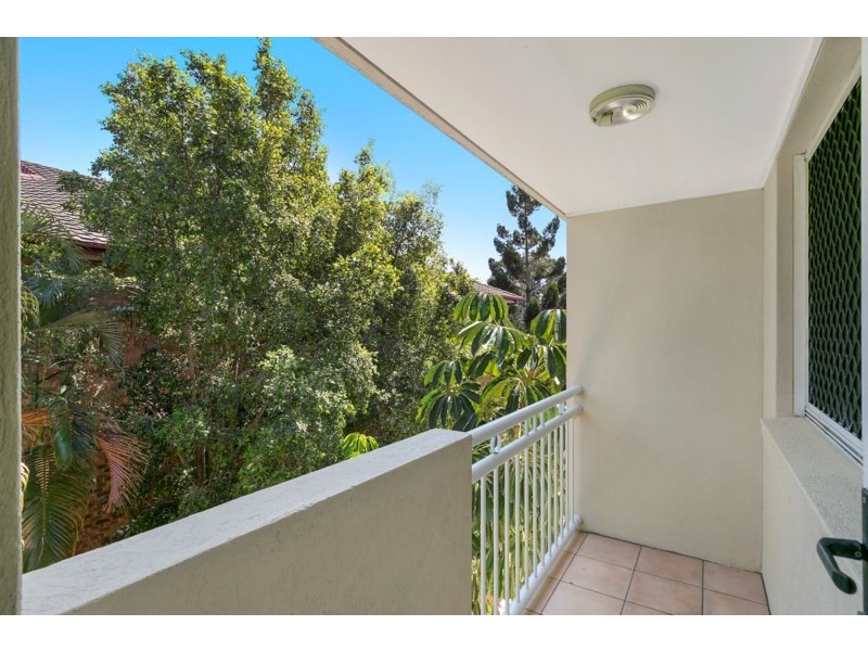 27/16 Sykes Court, Southport QLD 4215