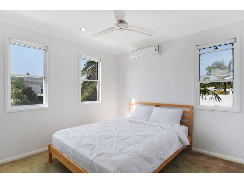 5 Valencia Boulevard, Burleigh Waters QLD 4220