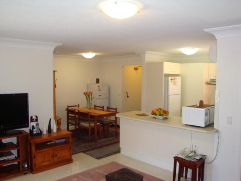 3/4 Broadview Park-Broad Street, Labrador QLD 4215