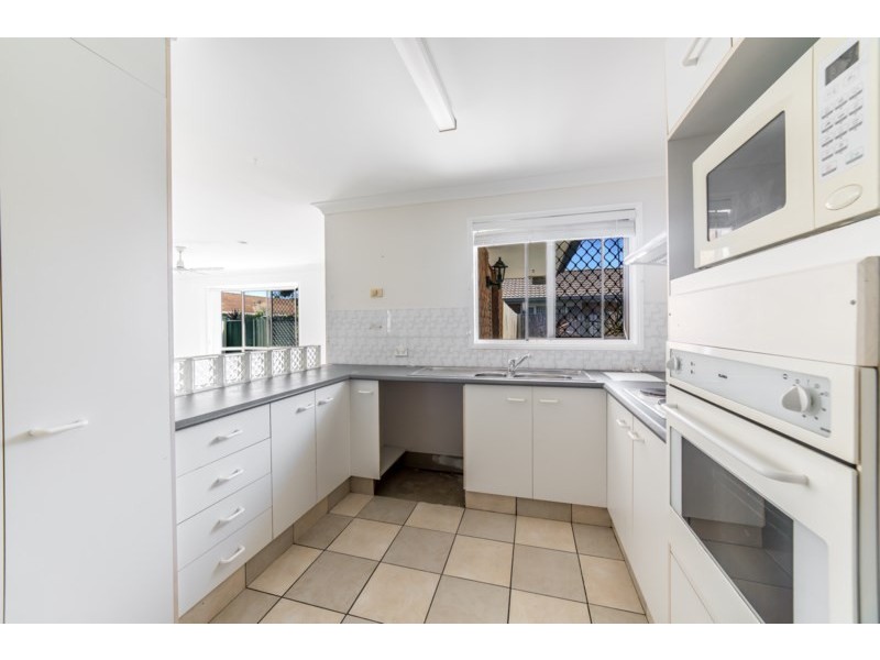 2/14 Freeman Street, Labrador QLD 4215