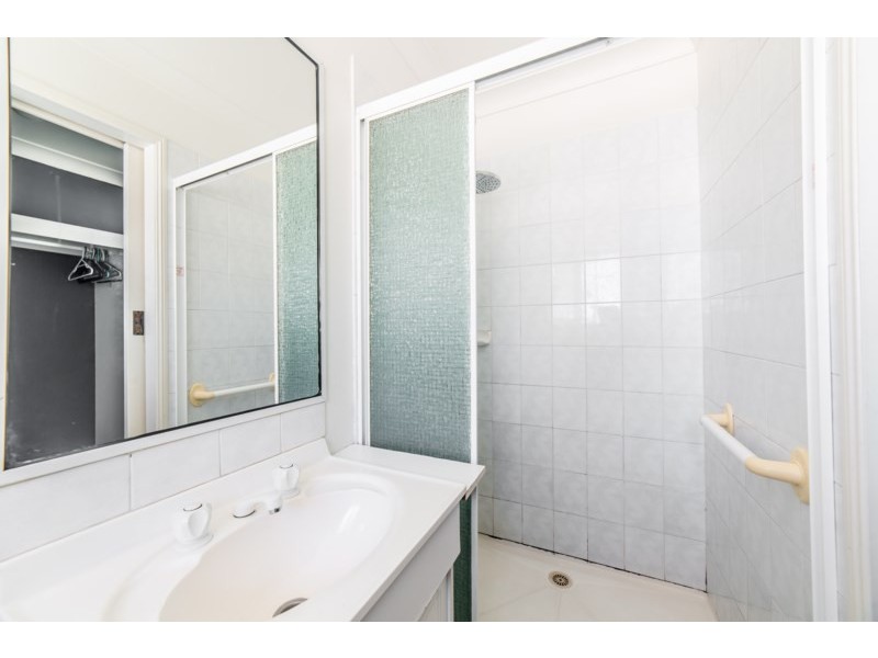 2/14 Freeman Street, Labrador QLD 4215