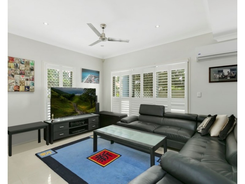 2/2 The Glen, Southport QLD 4215