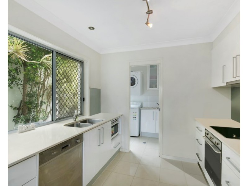 2/2 The Glen, Southport QLD 4215