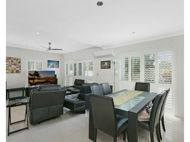 2/2 The Glen, Southport QLD 4215