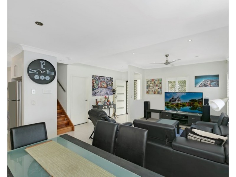 2/2 The Glen, Southport QLD 4215