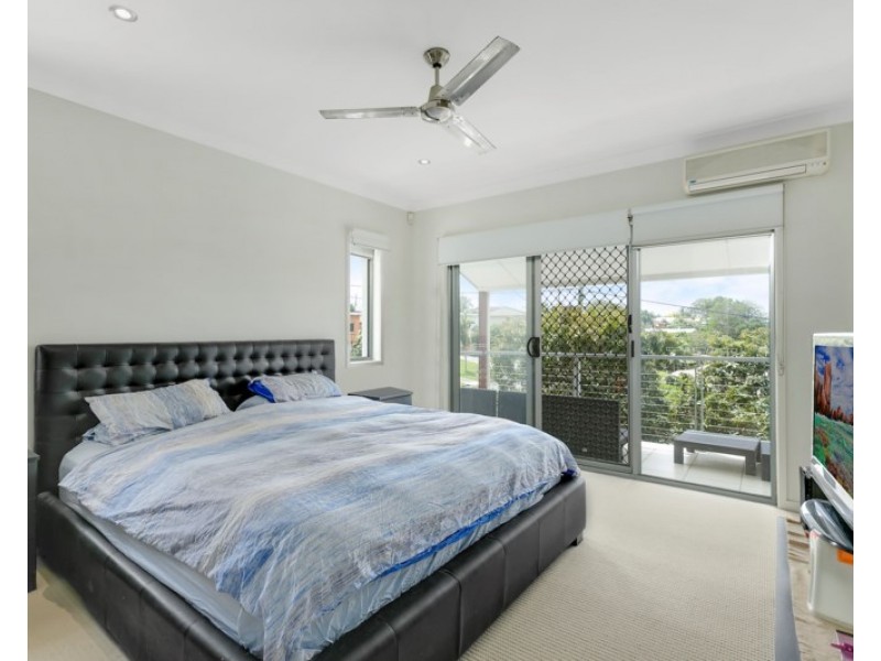 2/2 The Glen, Southport QLD 4215
