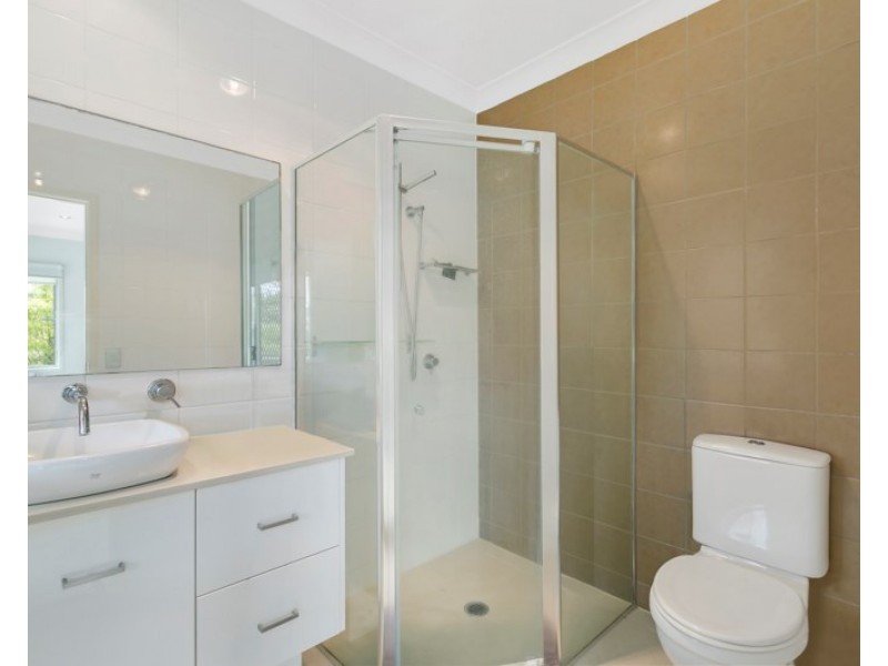 2/2 The Glen, Southport QLD 4215