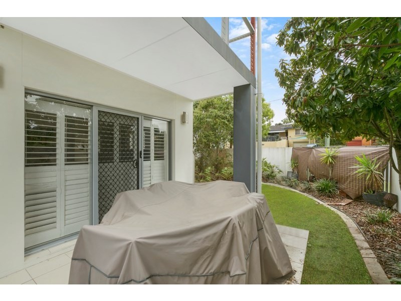 2/2 The Glen, Southport QLD 4215