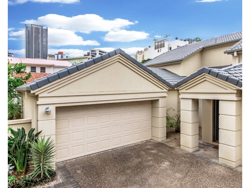 4/23-25 Bauer Street, Southport QLD 4215