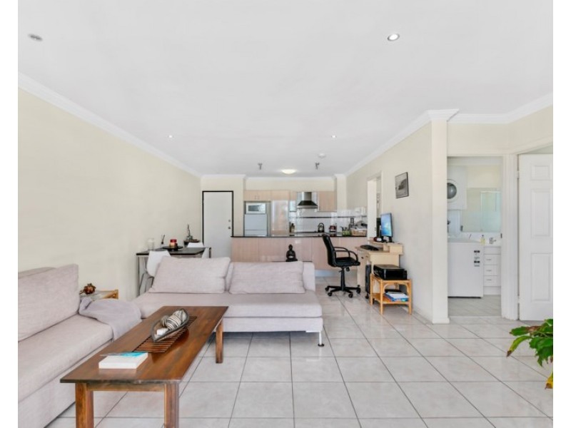 8/14-16 Little Norman Street, Southport QLD 4215